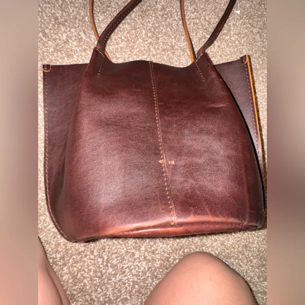 Portland Leather Tote Devan Bucket Tote in Color Grizzly - Picture 4 of 11